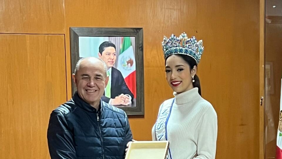 REBOZO DE SEDA, ESTANDARTE MEXICANO EN MISS MUNDO